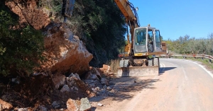 Δυσκολίες στην κυκλοφορία προς Τρύπη λόγω κατολισθήσεων