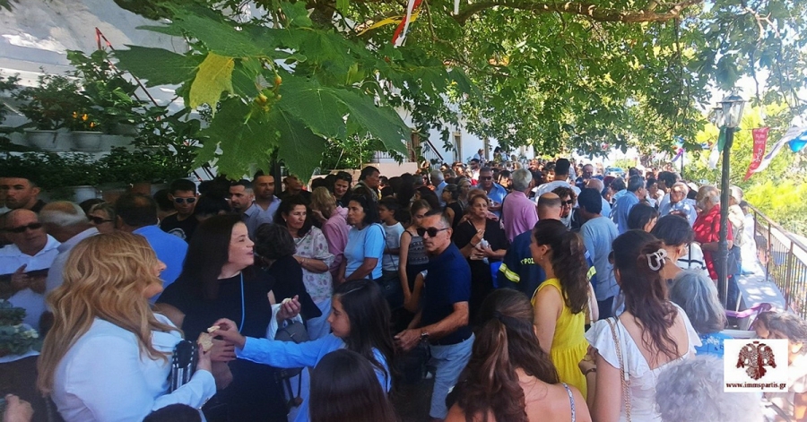 Πλήθος πιστών τον Δεκαπενταύγουστο στο Παραδείσι Νεαπόλεως κατά την Αρχιερατική Θεία Λειτουργία