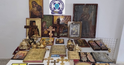 Μάνη: Κατασχέθηκαν εικόνες, σταυροί και Ευαγγέλια από οικία ζευγαριού