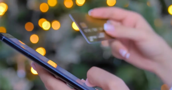 Δώρο Χριστουγέννων: Νωρίτερα φέτος η καταβολή του - Πώς να το υπολογίσετε μόνοι σας