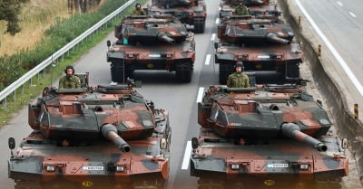 Θεσσαλονίκη: Τα άρματα βγήκαν στην Εθνική Οδό (φωτορεπορτάζ)