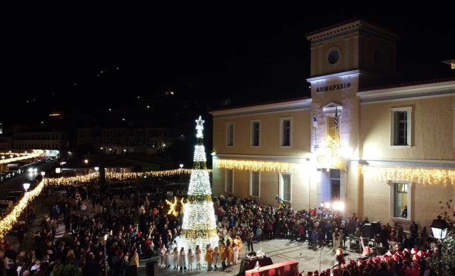 Γράφει ο Λάμπρος Λαμπρόπουλος | Ο Χριστουγεννιάτικος Στολισμός που Μεταμορφώνει τις Πόλεις – Και τις Ζωές μας