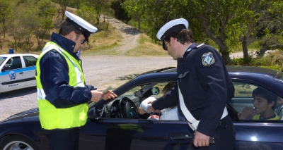 Αφαιρέθηκαν 37 άδειες κυκλοφορίας, 27 άδειες οδήγησης και βεβαιώθηκαν 170 τροχονομικές παραβάσεις σε μια μέρα