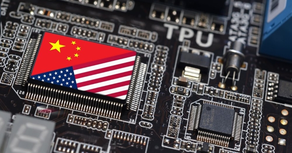 ΗΠΑ: Σε ένα μήνα οι ανακοινώσεις για τους ειδικούς δασμούς που θα επιβληθούν σε smartphones, υπολογιστές, τσιπ