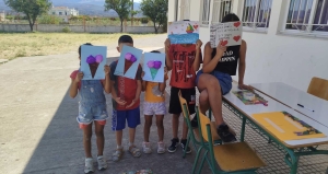 Η δημιουργική απασχόληση στο επίκεντρο του 2ου Θερινού Σχολείου για παιδιά Ρομά στις Αμύκλες