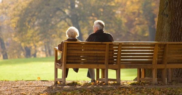 ΕΛΣΤΑΤ: Σχεδόν διπλάσιοι οι θάνατοι σε σχέση με τις γεννήσεις το 2024