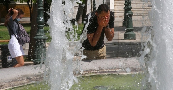 Σε συνθήκες καύσωνα για τις επόμενες πέντε ημέρες η χώρα