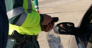 Έβαλαν... φρένο στο ποτό οι Έλληνες: Μόλις 62 θετικά αλκοτέστ σε 6.129 ελέγχους την Πρωτοχρονιά