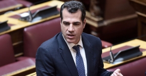 Πλεύρης σε μετανάστες: Καθίστε εκεί που είστε, δεν είστε ευπρόσδεκτοι