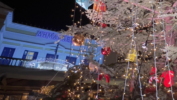 LaconiaTV: Δείτε LIVE τη Φωταγώγηση του Χριστουγεννιάτικου Δέντρου στη Σπάρτη
