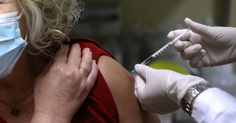 Συνδυαστικό εμβόλιο mRNA για ταυτόχρονη προστασία από γρίπη και Covid "στοχεύει" στους άνω των 50 ετών