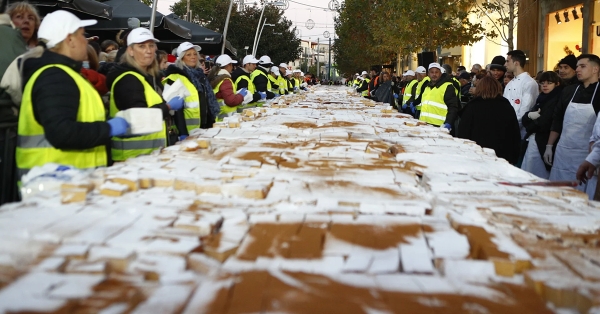 Περιστέρι: Βασιλόπιτα για Γκίνες – Ζύγιζε 10 τόνους και ξεπέρασε τα 70.000 κομμάτια