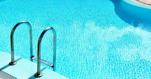 Θαλασσινό νερό στις πισίνες λόγω λειψυδρίας - «Πράσινο φως» από την κυβέρνηση