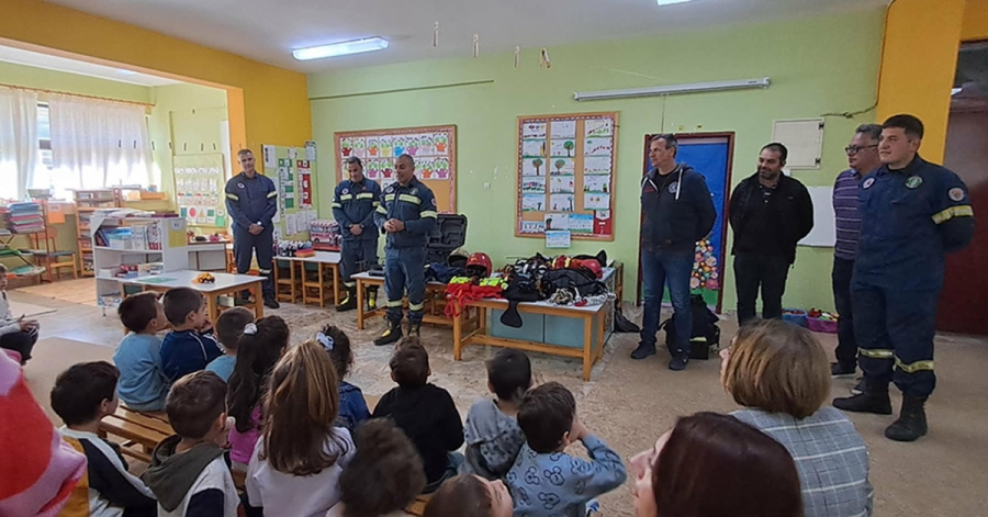 Μάθημα Πολιτικής Προστασίας στο 8ο Νηπιαγωγείο Σπάρτης – Μήνυμα ευαισθητοποίησης των μικρών μαθητών από τον Δήμαρχο Σπάρτης