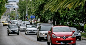 Νέος Κ.Ο.Κ.: Υψηλά πρόστιμα για &quot;κινητό στο χέρι&quot;, αλλαγές στα όρια ταχύτητας, πρόστιμα για κράνος και στους συνεπιβάτες