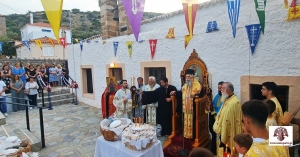 Πλήθος πιστών στον πανηγυρικό Αρχιερατικό Εσπερινό στην Αγία Κυριακή Μονεμβασίας