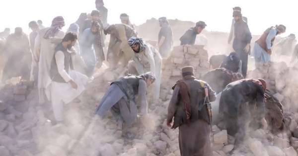 Θρήνος στο Αφγανιστάν: Πάνω από 600 νεκροί από σεισμό 6 Ρίχτερ - «Εξαφανίστηκαν» ολόκληρα χωριά