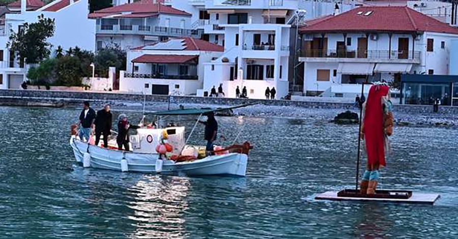 Αναβίωσε και φέτος στη Μονεμβασία το κάψιμο του Ιούδα