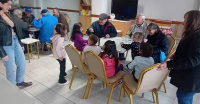 Επίσκεψη Αγάπης των μαθητών του 1ου Νηπιαγωγείου στο ΚΑΠΗ Σπάρτης