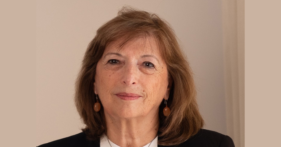 Η Τ. Κανελλοπούλου ζητά την άμεση τοποθέτηση της προτομής του Χρήστου Καρβούνη