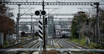 Hellenic Train: Επιβεβαιώνει ότι τρένο μπήκε σε λάθος γραμμή στη Σίνδο και "αδειάζει" τον ΟΣΕ